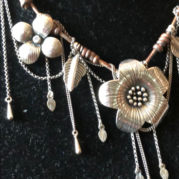 Chan Luu sterling silver flower necklace - Picture 3 of 11